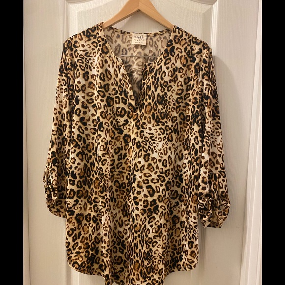 Flattering Top. - Picture 1 of 4